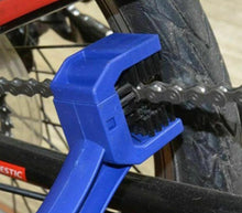 Load image into Gallery viewer, Bicycle Chain Cleaning Brush
