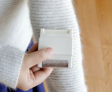 Load image into Gallery viewer, Mini Lint Remover Manual Cleaning Tool
