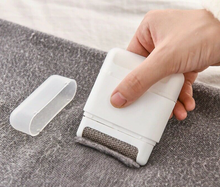 Load image into Gallery viewer, Mini Lint Remover Manual Cleaning Tool

