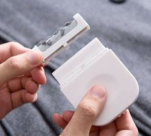 Load image into Gallery viewer, Mini Lint Remover Manual Cleaning Tool
