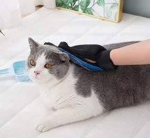 Load image into Gallery viewer, Pet Dog Cat Massage Hair Removal Grooming Groomer Glove
