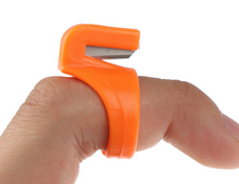 Load image into Gallery viewer, 3pcs Sewing Thimble Ring Blade Finger Thimble Thread Cutter Crafts
